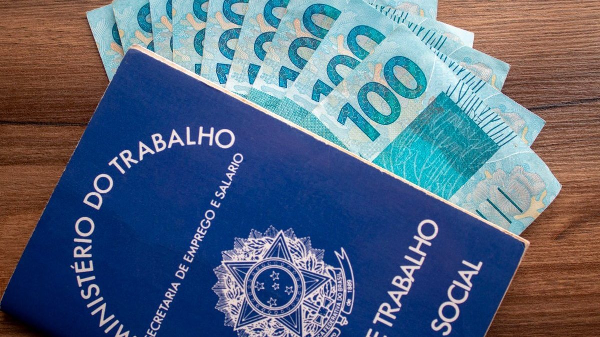 Salário mínimo será de R$ 1.212 em 2022
