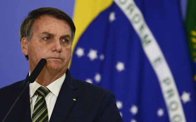 Bolsonaro suspende reajuste salarial prometido a policiais