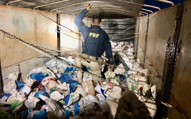 PRF apreende carregamento de com 30 toneladas de cassiterita em Roraima