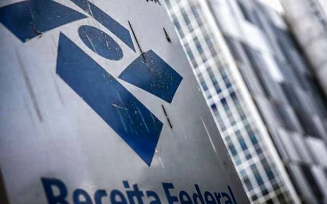 Servidores federais paralisam atividades para cobrar reajustes nesta terça,18