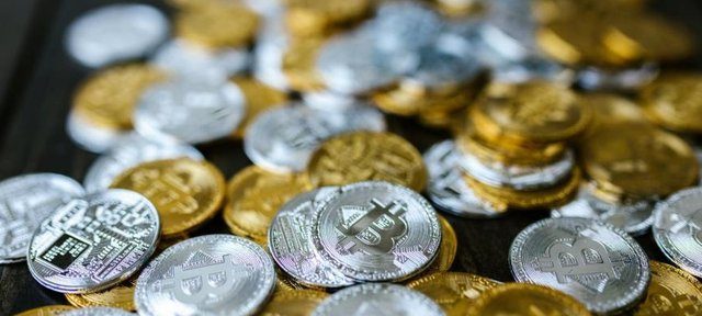 Bitcoin e outras criptomoedas sobem após mudança de planos do FED