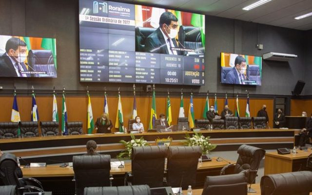 Parlamentares aprovam reajuste salarial para servidores