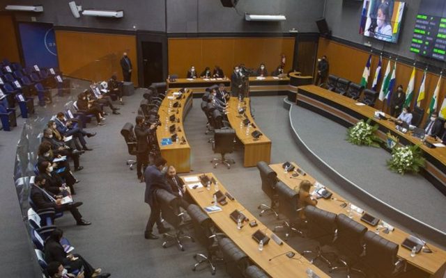 Deputados aprovam projeto de lei que reduz ICMS em oito pontos percentuais