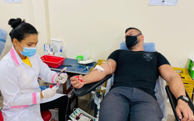 Agentes da Polícia Federal doam sangue no Hemoraima