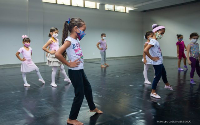 Emoção marcam o início das aulas do Curso de Ballet e Oficina de Teatro