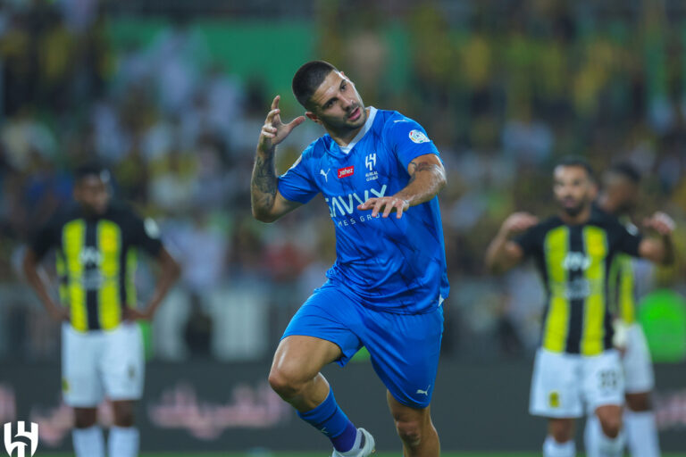 Mitrovic Brilha com Hat-Trick e Lidera Espetacular Virada do Al Hilal contra o Al-Ittihad