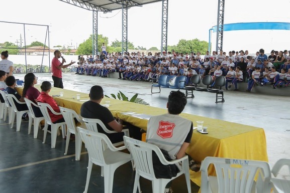 Assembleia promove roda de conversa sobre tráfico humano em colégio do bairro pintolândia