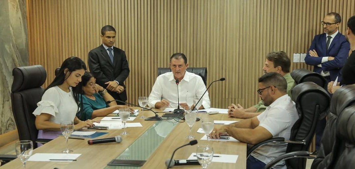 ‘Notas só serão usadas como alternativa para vagas remanescentes’, garante reitor da UERR em reunião no Poder Legislativo