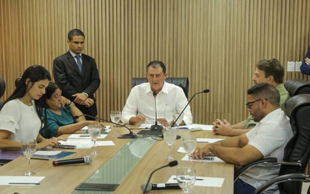 ‘Notas só serão usadas como alternativa para vagas remanescentes’, garante reitor da UERR em reunião no Poder Legislativo