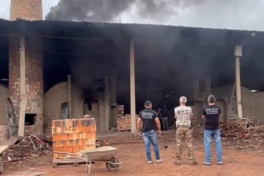 Polícia Civil incinera coletes balísticos inservíveis