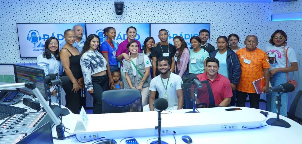 ALE-RR apresenta infraestrutura de comunicação a representantes de rádio comunitária de refugiados