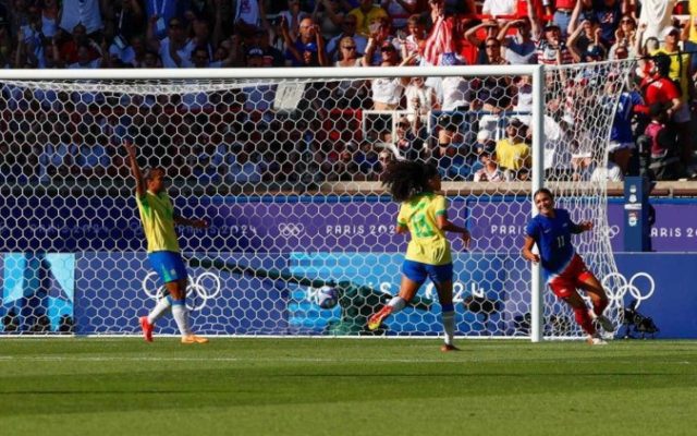 Brasil perde para os EUA e fica com medalha de prata no futebol feminino