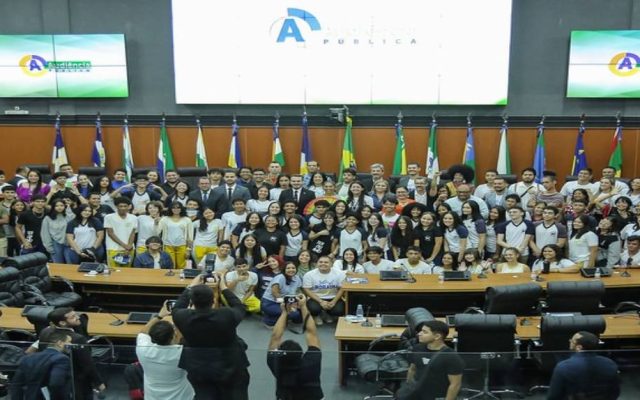 Estudantes e autoridades debatem políticas para juventude em audiência pública na ALE-RR