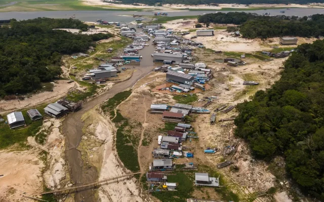 Prefeitura de Manaus começa a distribuir ajuda a afetados por seca