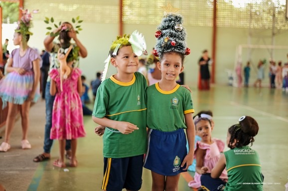 Escolas municipais promovem criatividade e alegria com programação “Dia do Cabelo Maluco”