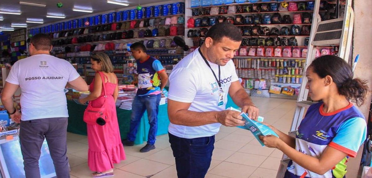 Consumidores recebem orientações do Procon Assembleia no período da Black Friday
