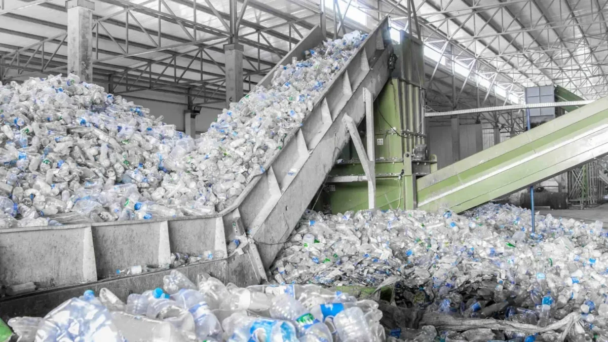 Garrafas plásticas são transformadas em fonte de energia verde nos EUA