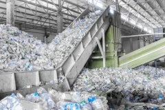Garrafas plásticas são transformadas em fonte de energia verde nos EUA