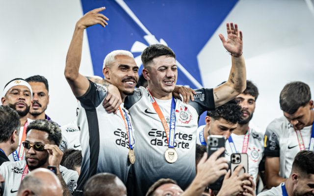 Corinthians volta a ser campeão depois de seis anos