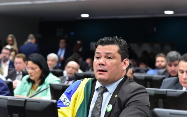 Conselho de Ética aprova suspensão do deputado Gilvan da Federal por três meses