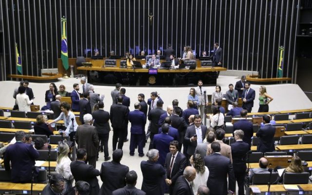 Aprovada urgência para projeto que proíbe desconto automático para sindicatos em aposentadorias pagas pelo INSS