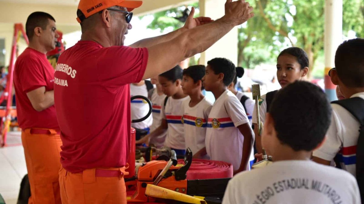 Escolas estaduais recebem programação com atividades do Corpo de Bombeiros