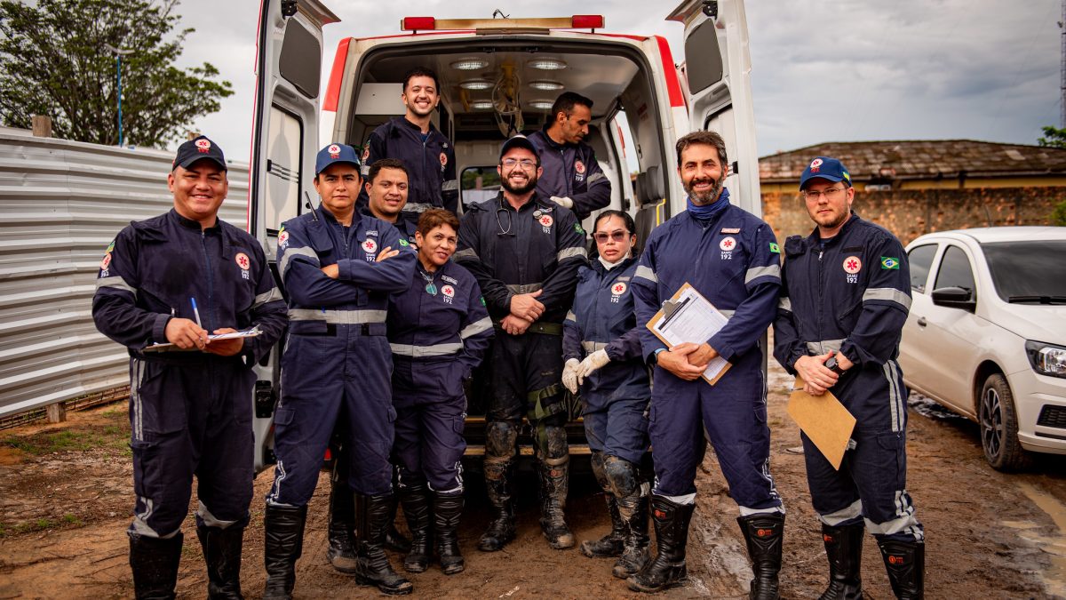Simulação realística mobiliza socorristas do SAMU em treinamento sobre acidentes de trânsito