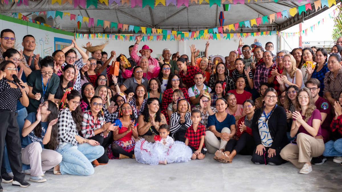 Arraial do Cabelos de Prata anima idosos no CRAS Pintolândia