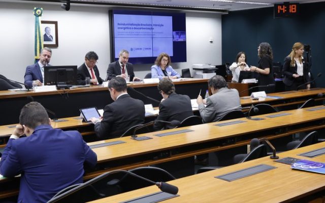 Meta de inflação de 3% ao ano é criticada em debate sobre taxa de juros