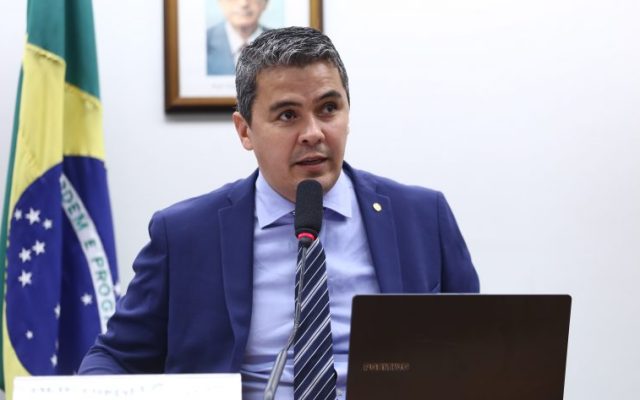 Comissão aprova proposta para escola federal estar em programa de transporte escolar