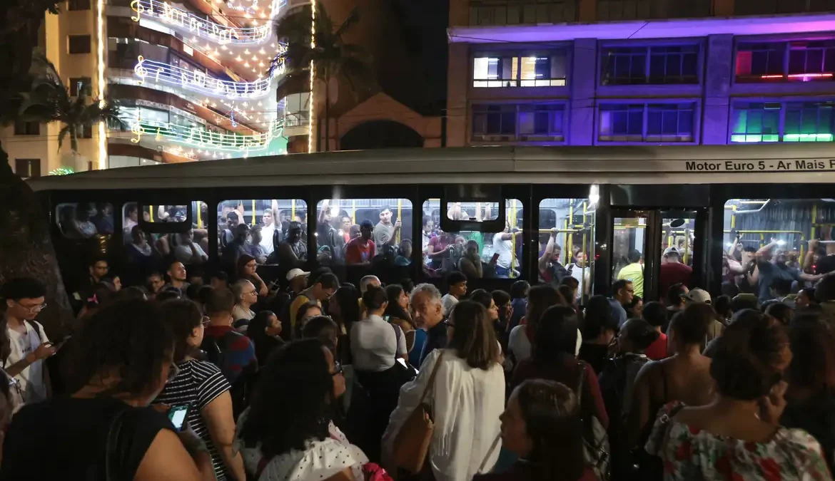 São Paulo e Baixada Santista registram 600 ataques a ônibus