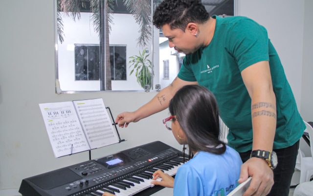 Aulas de teclado no CCJuv despertam talentos e estimulam desenvolvimento de jovens roraimenses