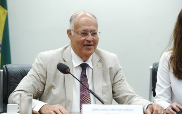 Comissão aprova projeto que prevê o atendimento de filhos em delegacia especializada da mulher