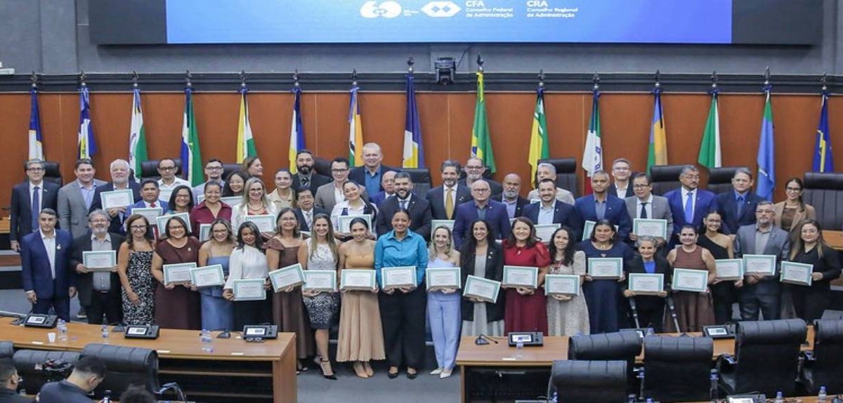 60 ANOS DE REGULAMENTAÇÃO: Administradores recebem comenda Orgulho de Roraima em sessão especial