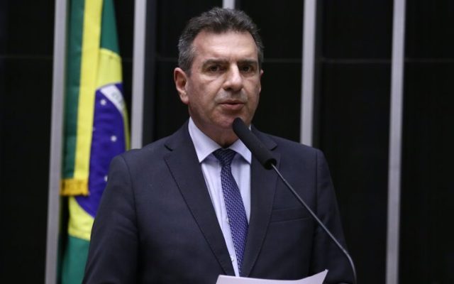 Comissão aprova permissão para motorista parar em qualquer local para passageiro com necessidade especial