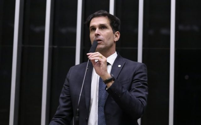 Comissão aprova projeto com novas exigências para Educação de Jovens e Adultos