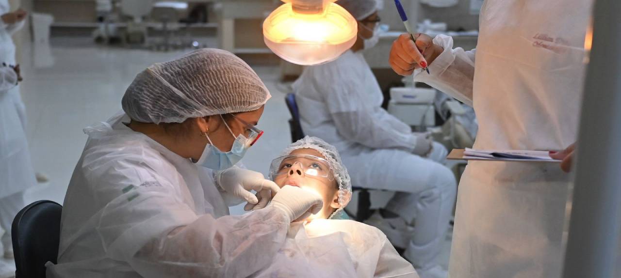 SAÚDE BUCAL <br> CCJuv e Faculdade Cathedral se unem para oferecer atendimento odontológico a crianças eadolescentes