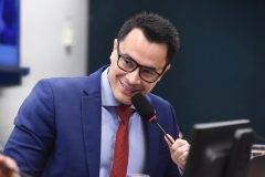 Sancionada lei de Zé Haroldo Cathedral que estimula diagnóstico de autismo em adultos e idosos