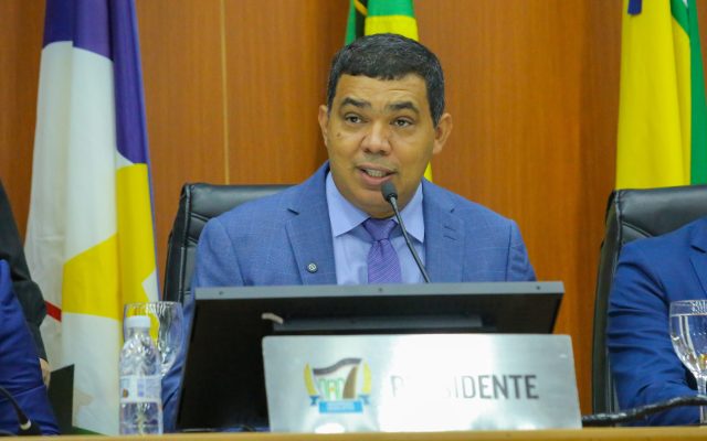 PARLAMENTO PRESENTE