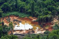 Justiça bloqueia R$ 146 milhões em empresas por mineração ilegal na Yanomami