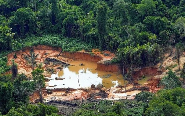 Justiça bloqueia R$ 146 milhões em empresas por mineração ilegal na Yanomami