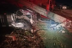Motorista embriagada bate em dois postes na zona Norte de Boa Vista