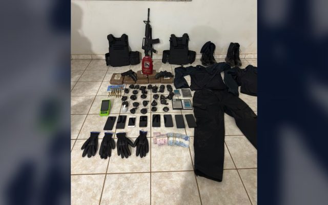 PM apreende armas, drogas e fardamento em operação contra grupo suspeito de ligação com garimpo em Boa Vista