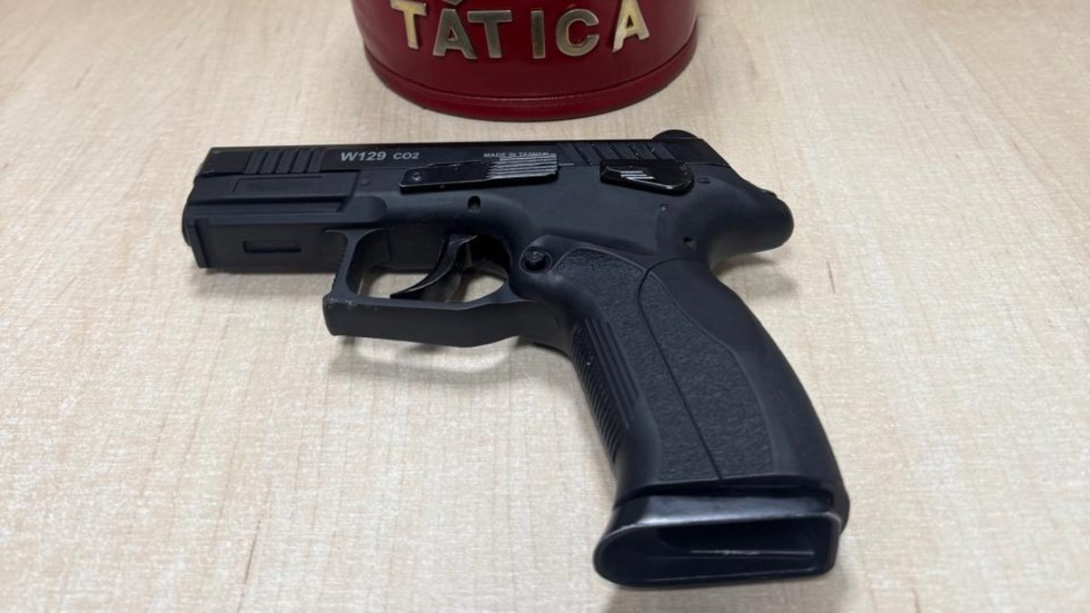 Réplica de pistola usada no roubo de dois iPhones de um motoboy em Boa Vista