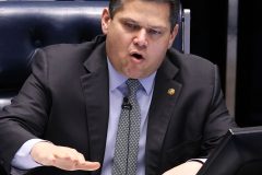 Alcolumbre promulga fim da escala 6×1 e aposentadoria especial