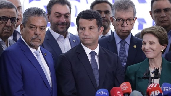Bancada ruralista anuncia apoio a Flávio Bolsonaro no segundo turno