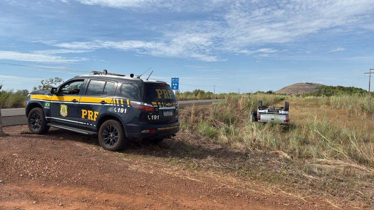 Colisão entre carreta e caminhonete deixa motorista ferido na BR-401