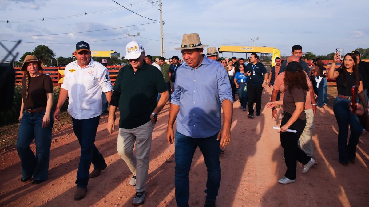 Comitiva percorre o Parque de Exposições Dandãezinho, em Boa Vista, no lançamento da 45ª Expoferr