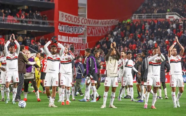 Flamengo segura empate contra Estudiantes na Argentina