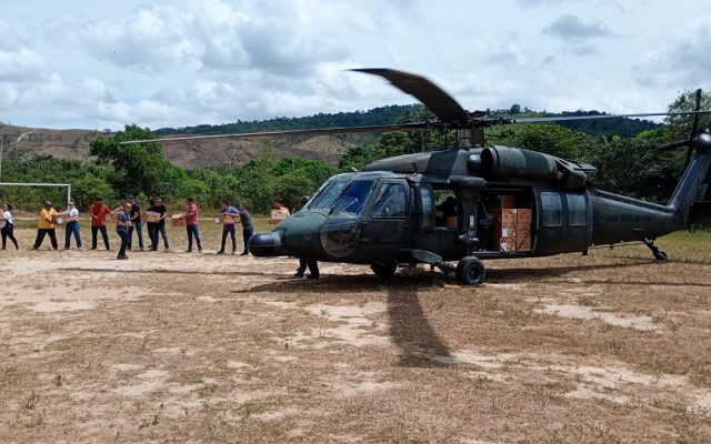 Força Aérea entrega urnas eletrônicas em Uiramutã para votação